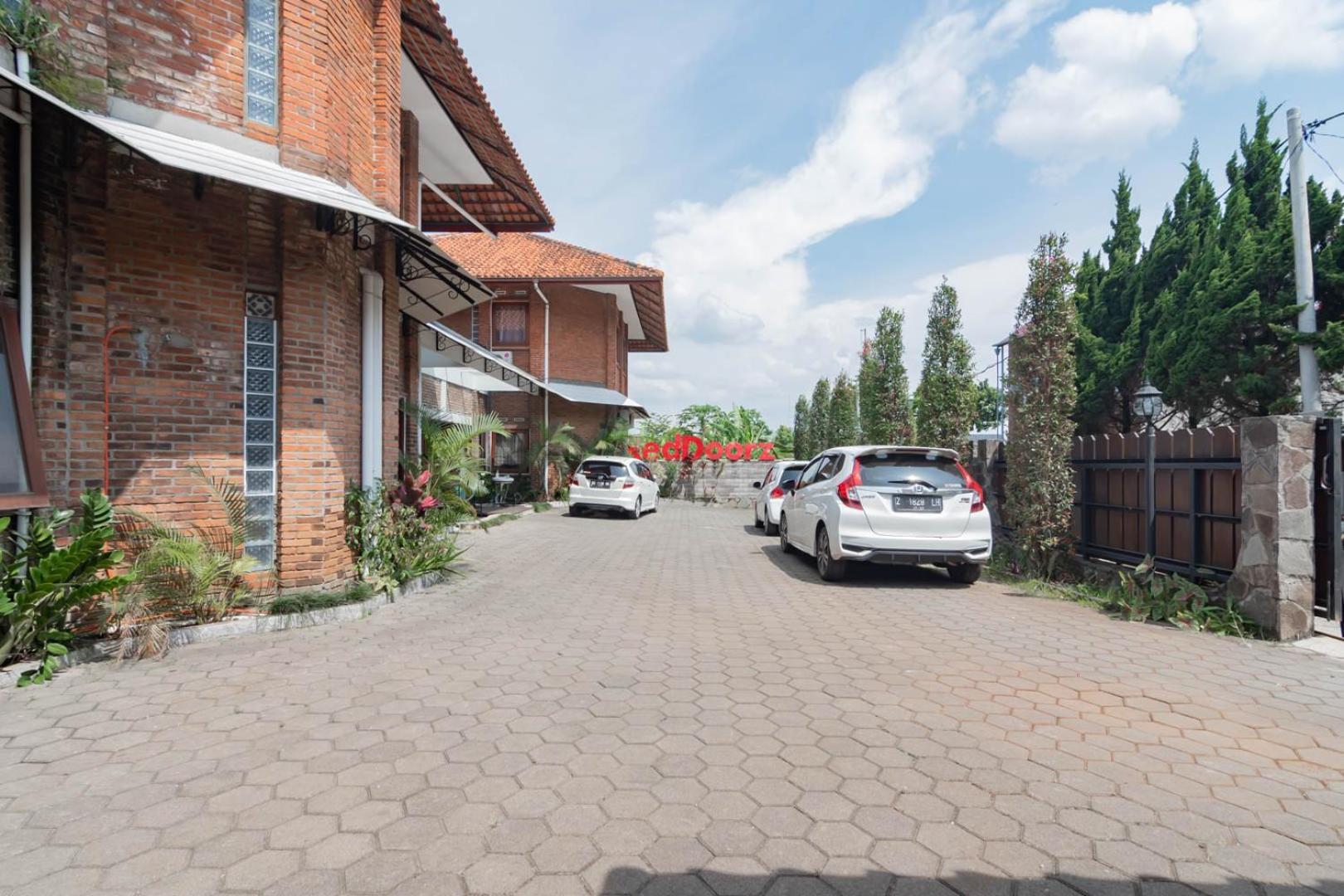 Reddoorz Plus Near Dago Pakar Bandung Ngoại thất bức ảnh