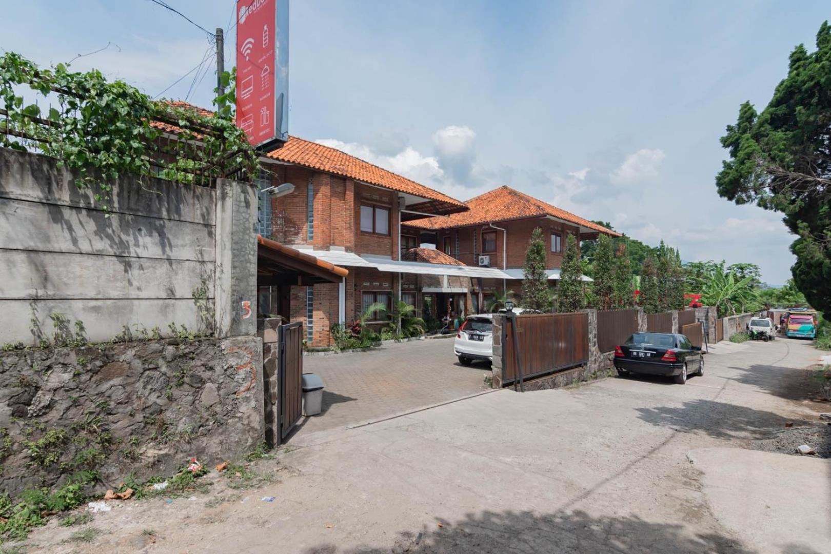 Reddoorz Plus Near Dago Pakar Bandung Ngoại thất bức ảnh